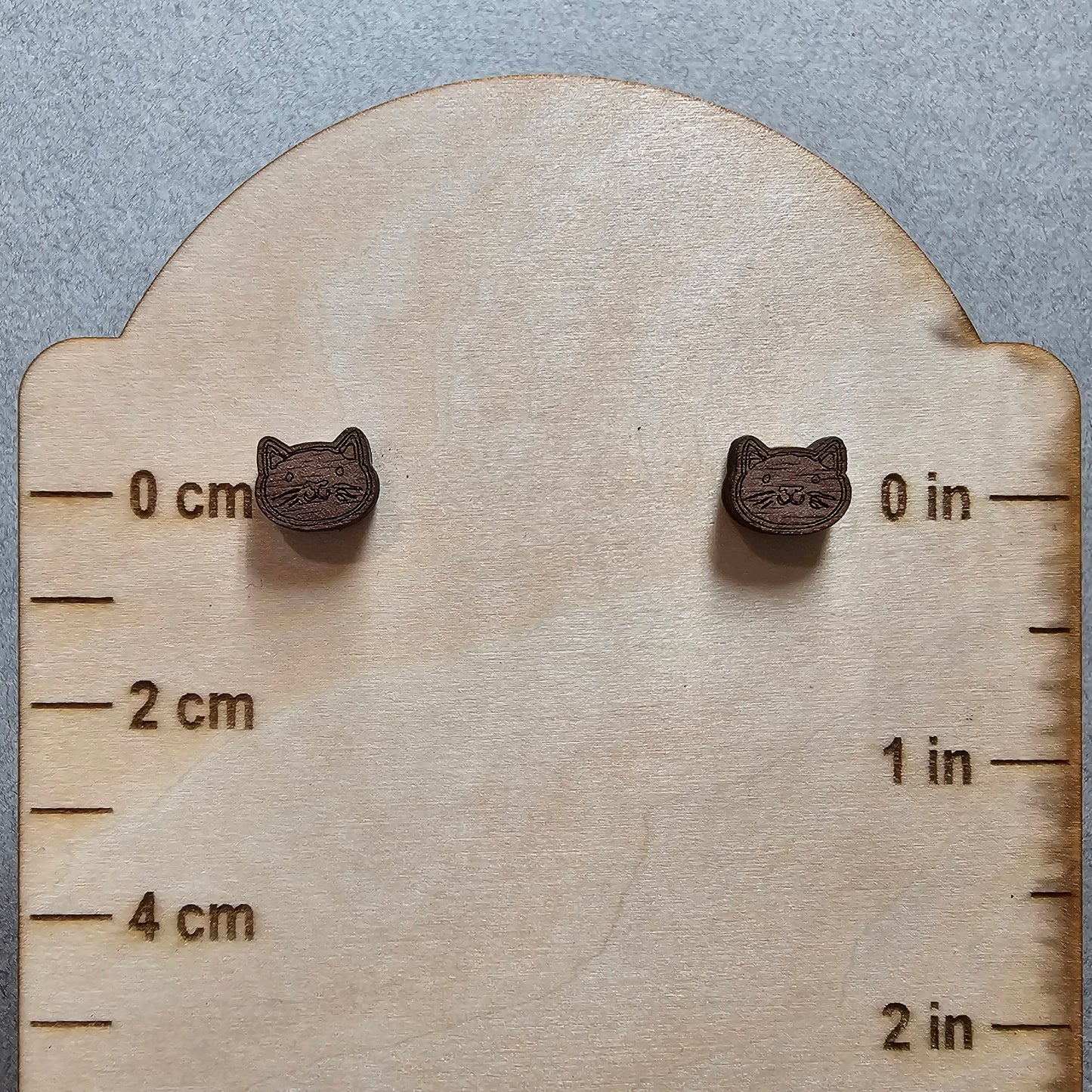 Cat Walnut Stud